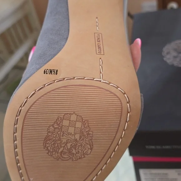 NWT Vince CAMUTO RIVESTAN PUMPS - Picture 4 of 4